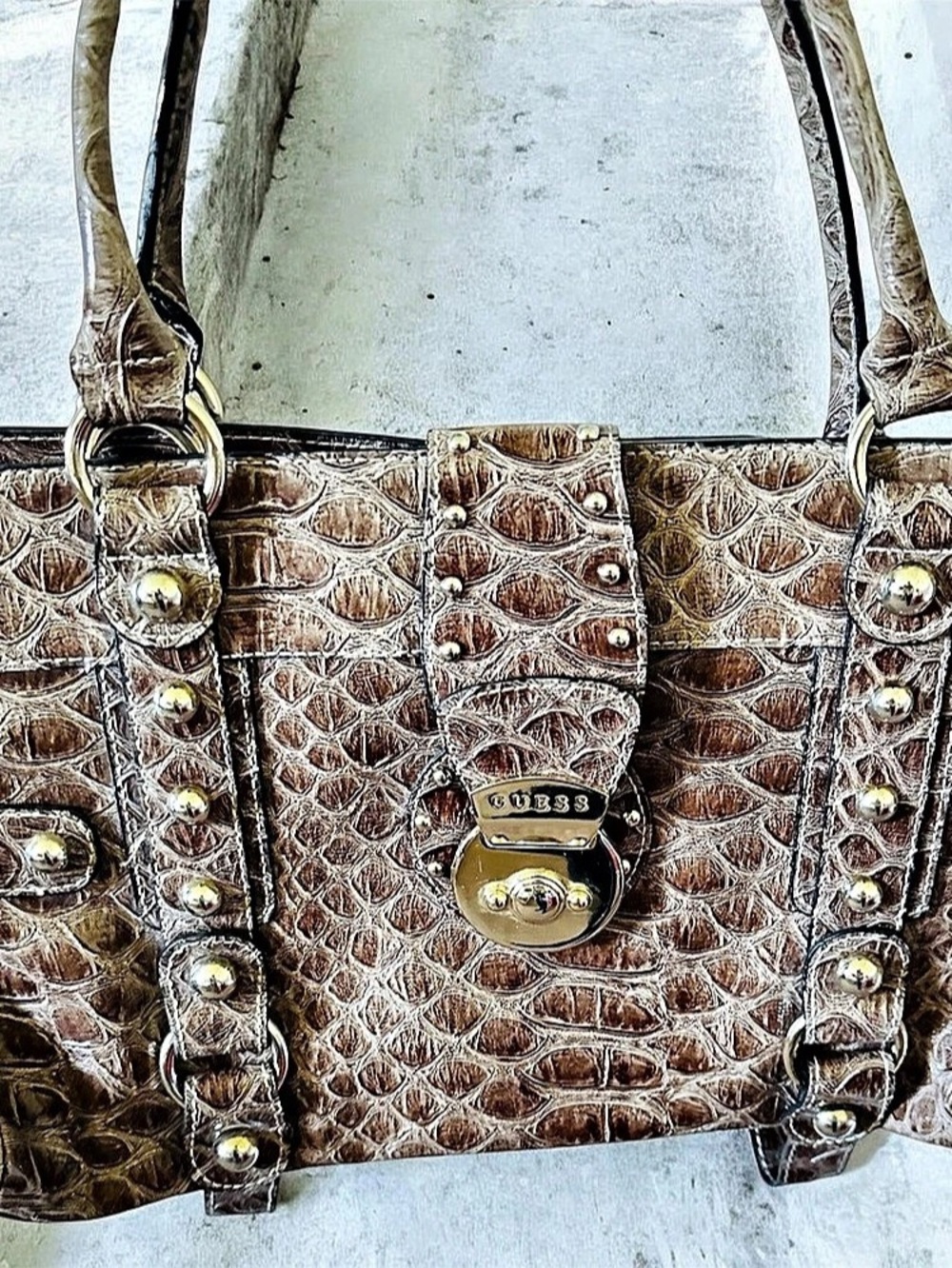 GUESS Shoulder Bag in Brown & Gold